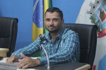 Vereador Peterson Greatti volta a cobrar a necessidade de placas indicativas de altura máxima na cobertura da praça