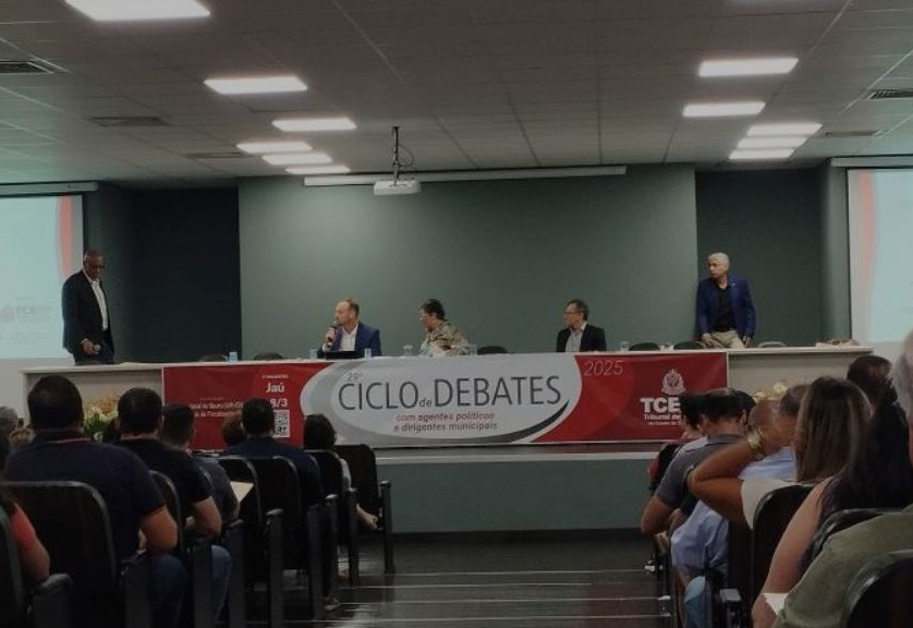 Representantes da Prefeitura e da Câmara Municipal de Lucianópolis participam de evento em Jaú